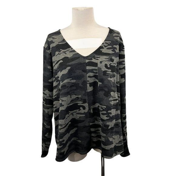 NWT SANCTUARY Grey Camo V‎ Neck Shirt (1X) - Picture 8 of 8